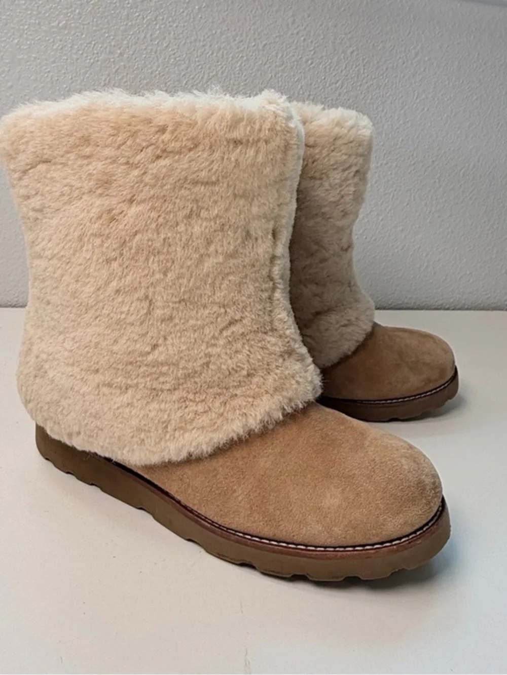 UGG Australia Maylin Sheepskin Cuff Boots Chestnut Suede Fur Winter Boots Size 8